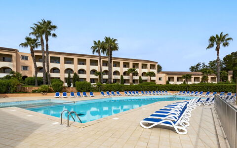 Bravone 610: Recurso, Piscina, Mueble Para Exteriores, Hacienda, Hotel, Inmuebles, Eco Hotel, Sombra, Villa