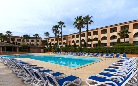 Bravone 610: Recurso, Piscina, Mueble Para Exteriores, Hacienda, Hotel, Sombra, Eco Hotel, Inmuebles, Villa