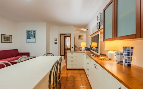 Locanda dei Nonni: Piso, Diseño De Interiores, Mueble, Cocina, Madera, Suelo, Techo, Mostrador, Cocina Y Comedor Mesa, Habitación