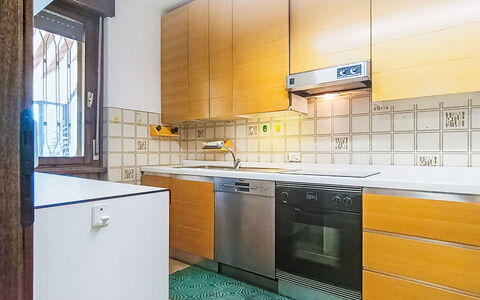 Locanda dei Nonni: Cocina, Piso, Mostrador, Electrodoméstico, Aparato De Cocina, Madera, Diseño De Interiores, Gabinetes, Suelo, Loseta
