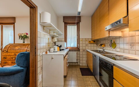 Locanda dei Nonni: Cocina, Mostrador, Madera, Piso, Diseño De Interiores, Departamento, Aparato De Cocina, Gabinetes, Electrodoméstico, Suelo