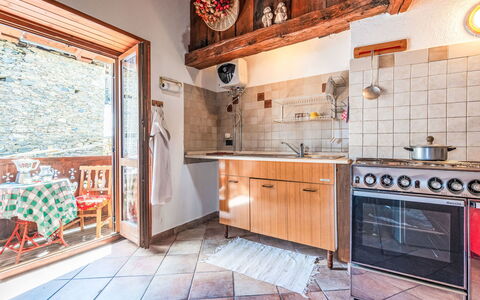 Les Combes 6: Madera, Casa, Puerta, Cabaña, Cocina, Manchas De Madera, Madera Dura, Mostrador, Cuarto De Troncos, Loseta