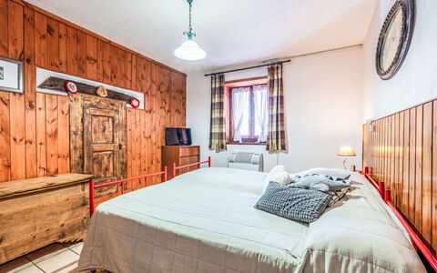 Les Combes 6: Madera, Casa, Mueble, Casa, Habitación, Cabaña, Cama, Cuarto De Troncos, Lecho, Madera Dura