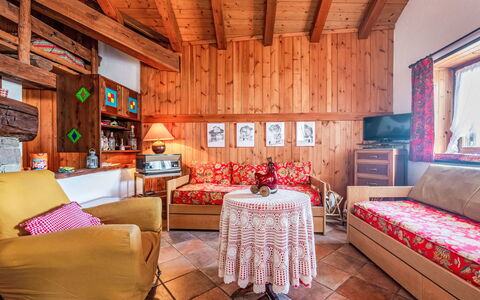 Les Combes 6: Casa, Cabaña, Cuarto De Troncos, Manchas De Madera, Madera Dura, Planta De Casa, Casa De Campo, Sala, Recurso, Hotel