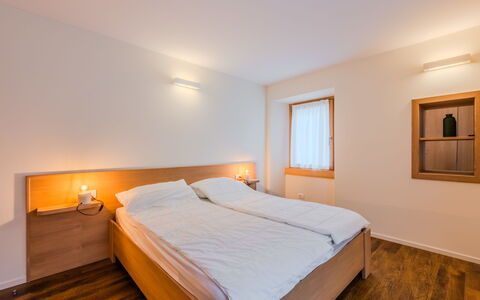 Ca' Alma Dolomia: Diseño De Interiores, Madera, Piso, Suelo, Habitación, Techo, Cama, Habitación, Sábana, Marco De La Cama