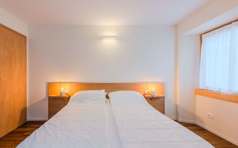 Ca' Alma Dolomia: Diseño De Interiores, Piso, Pared, Suelo, Cama, Madera, Techo, Habitación, Mueble, Habitación
