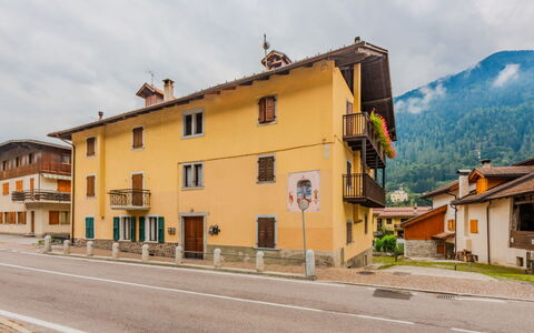 Ca' Alma Dolomia: Edificio, Ventana, By, Casa, Barrio Residencial, Fachada, Barrio, Casa, Asentamientos Humanos, Pendiente