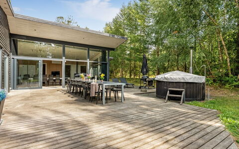 Nakke - 900M from the Sea: Madera, Arquitectura, Casa, El Terreno Del Lote, Sombra, Cabaña, Porche, Edificios Del Jardín, Inmuebles, Madera Dura