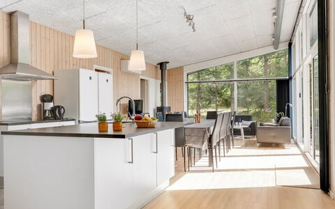 Nakke - 900M from the Sea: Piso, Diseño De Interiores, Mueble, Techo, Madera, Suelo, Lámpara, Cocina Y Comedor Mesa, Silla, Cocina