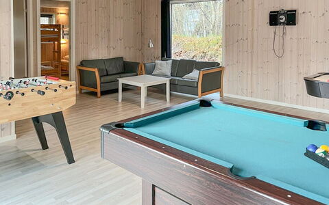 Nakke - 900M from the Sea: Diseño De Interiores, Piso, Madera, Mueble, Suelo, Techo, Habitación, Encendiendo, Mesa, Manchas De Madera