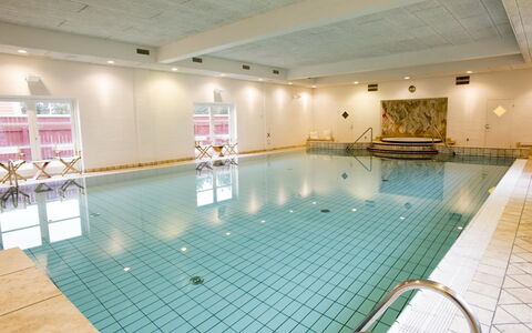 Ehlin - 900M from the Sea: Recurso, Piscina, Hotel, Silla, Ciudad De Vacaciones