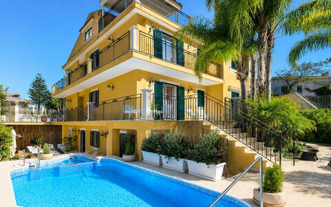 Villa Magda: Azul, Piscina, Barrio Residencial, Recurso, Casa, Inmuebles, Eco Hotel, Villa, Departamento, Hotel