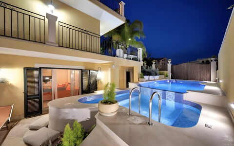 Villa Magda: Piscina, Recurso, Eco Hotel, Departamento, Inmuebles, Thermae, Mueble Para Exteriores, Villa, Hotel, Sunlounger