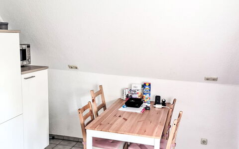 Workbase Nidderau: Mueble, Piso, Diseño De Interiores, Suelo, Madera, Techo, Habitación, Suelos De Madera, Cocina Y Comedor Mesa, Mesa