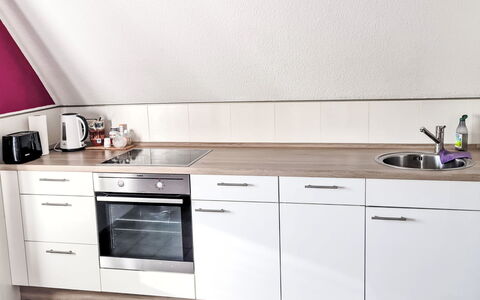 Workbase Nidderau: Cocina, Mostrador, Piso, Aparato De Cocina, Electrodoméstico, Fregadero, Gabinetes, Diseño De Interiores, Suelo, Arreglo De Tubería