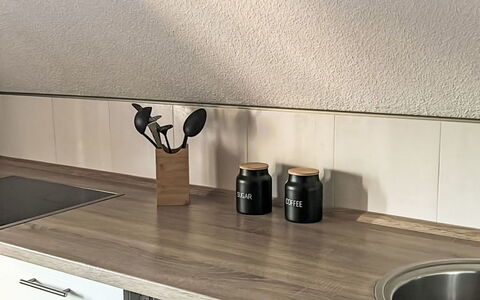 Workbase Nidderau: Piso, Diseño De Interiores, Cocina, Mostrador, Aparato De Cocina, Gabinetes, Manchas De Madera, Electrodoméstico