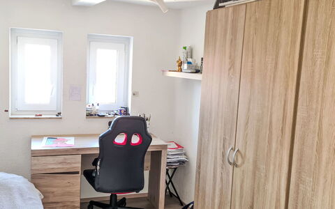 Workbase Nidderau: Mueble, Madera, Diseño De Interiores, Piso, Suelo, Habitación, Suelos De Madera, Gabinetes, Cajón, Casa