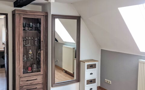 Workbase Nidderau: Madera, Mueble, Diseño De Interiores, Piso, Habitación, Estantería, Cajón, Gabinetes, Manchas De Madera, Madera Dura