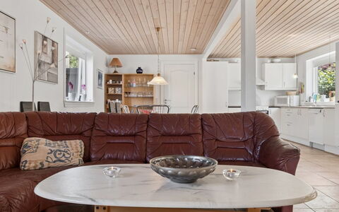 Tanja - 1.5Km from the Sea: Mueble, Piso, Diseño De Interiores, Pared, Madera, Suelo, Techo, Sofá, Casa, Sala