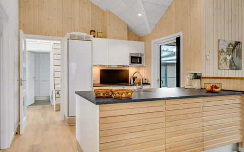 Ylermi - 600M from the Sea: Madera, Piso, Cocina, Techo, Diseño De Interiores, Suelos De Madera, Mostrador, Suelo, Mueble, Casa
