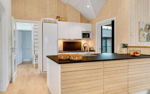 Ylermi - 600M from the Sea: Madera, Piso, Diseño De Interiores, Cocina, Suelos De Madera, Techo, Suelo, Mostrador, Mueble, Gabinetes