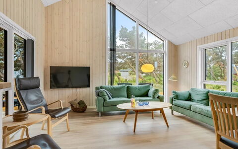 Ylermi - 600M from the Sea: Madera, Diseño De Interiores, Piso, Techo, Suelos De Madera, Suelo, Sala, Madera Dura, Tablón, Manchas De Madera