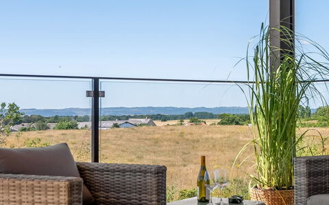 Hubertina - 900M from the Sea: Mueble, Mueble Para Exteriores, Silla, Balcón, Sombra, Mesa Al Aire Libre, Cerca, Maceta, Patio, Planta De Casa