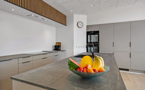 Hubertina - 900M from the Sea: Cocina, Piso, Diseño De Interiores, Mostrador, Madera, Techo, Suelo, Gabinetes, Aparato De Cocina, Mueble