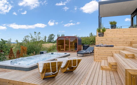 Hubertina - 900M from the Sea: Cubierta, Piscina, Sombra, Eco Hotel, Mueble Para Exteriores, Manchas De Madera, Madera Dura, Diseño, Silla, Estructura Al Aire Libre