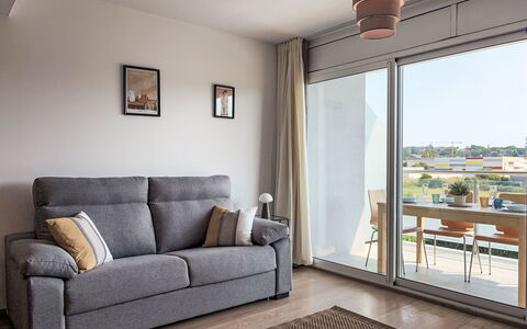 Sonnige Ferien: Mueble, Diseño De Interiores, Piso, Departamento, Suelo, Habitación, Sofá, Casa, Sala, Silla