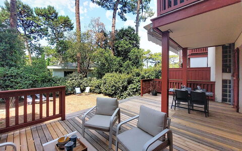 Beau Séjour: Madera, Porche, Casa, Cubierta, Madera Dura, Sombra, Balcón, Eco Hotel, Manchas De Madera, Jardín