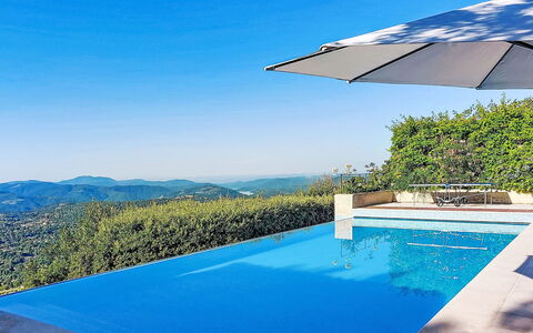 Balcon D'Azur: Piscina, Azul, Recurso, Material Compuesto, Eco Hotel, Mueble Para Exteriores, Sombra, Paraguas, Sunlounger, Villa