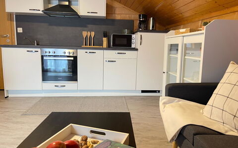 Allalinblick: Madera, Mueble, Piso, Diseño De Interiores, Suelo, Gabinetes, Habitación, Techo, Departamento, Cocina