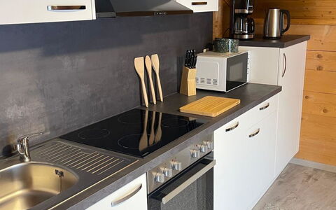 Allalinblick: Cocina, Aparato De Cocina, Mostrador, Piso, Madera, Electrodoméstico, Gabinetes, Fregadero, Diseño De Interiores, Arreglo De Tubería