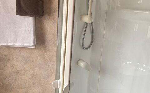 Allalinblick: Suelo, Ducha, Puerta De La Ducha, Baño, Puerta, Plomería, Arreglo De Tubería, Alcachofa De La Ducha, Mango Puerta, Loseta