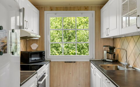 Isabel - 650M from the Sea: Cocina, Mostrador, Aparato De Cocina, Madera, Diseño De Interiores, Piso, Arreglo De Tubería, Electrodoméstico, Gabinetes, Fregadero