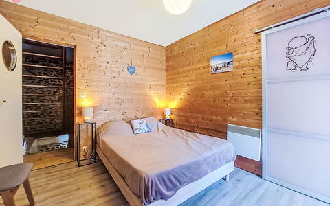 Le Bourg Tressé: Mueble, Diseño De Interiores, Suelo, Piso, Madera, Suelos De Madera, Techo, Habitación, Habitación, Cama