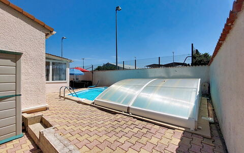 L Escapade Orangeoise: Casa, Casa, Maceta, Techo, Barrio Residencial, Puerta, Material Compuesto, Losa, Planta De Casa