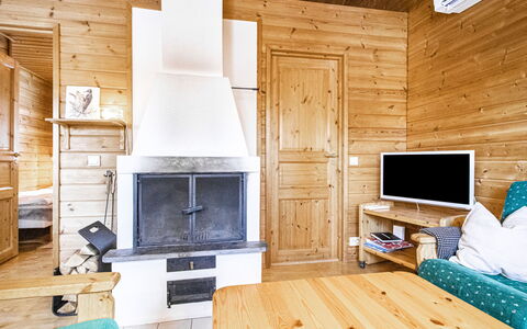 Naavarinne: Madera, Techo, Diseño De Interiores, Piso, Casa, Suelo, Habitación, Mueble, Madera Dura, Cuarto De Troncos