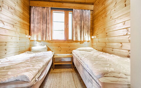 Naavarinne: Madera, Suelo, Habitación, Piso, Cama, Techo, Manchas De Madera, Sábana, Lecho, Madera Dura