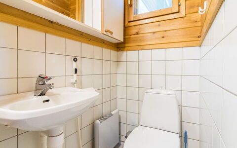 Naavarinne: Madera, Piso, Arreglo De Tubería, Suelo, Baño, Lavabo Del Baño, Diseño De Interiores, Lavabo, Plomería, Baño