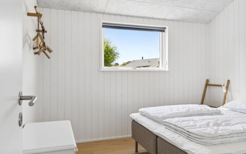 Pia - 350M from the Sea: Pared, Madera, Techo, Suelo, Piso, Habitación, Lecho, Sábana, Cama, Manchas De Madera