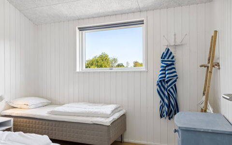 Pia - 350M from the Sea: Madera, Suelo, Techo, Habitación, Tablón, Lecho, Madera Dura, Cama, Manchas De Madera, Diseño