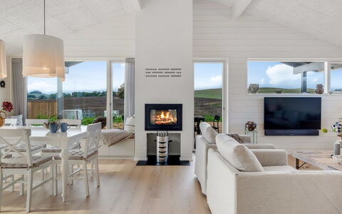 Pia - 350M from the Sea: Diseño De Interiores, Mueble, Piso, Madera, Sala, Sofá, Suelo, Techo, Suelos De Madera, Casa