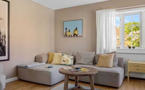 Annagrete - 300M from the Sea: Mueble, Diseño De Interiores, Piso, Suelo, Sofá, Pared, Habitación, Madera, Suelos De Madera, Sala