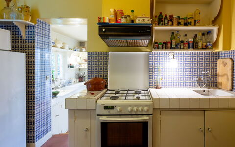 Maison Rose: Aparato De Cocina, Cocina, Electrodoméstico, Mostrador, Estufa De Cocina, Diseño De Interiores, Estufa, Estufa De Gas, Electrodoméstico, Piso