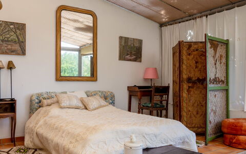 Maison Rose: Mueble, Cama, Habitación, Lecho, Diseño De Interiores, Sábana, Madera, Linos, Suelo, Textil