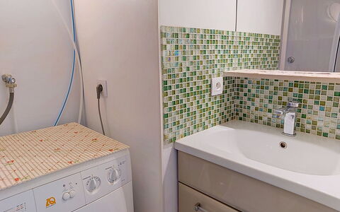 Aqua Riva: Piso, Arreglo De Tubería, Diseño De Interiores, Suelo, Baño, Lavadora, Loseta, Habitación, Cuarto De Lavado, Plomería