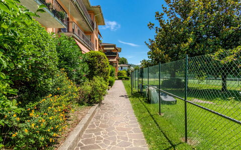 Sant'Agata: Barrio Residencial, Arbusto, Departamento, Jardín, Inmuebles, Césped, Cobertura, Suburbio, Paisajismo