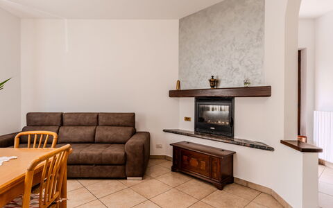 Casa Iolanda: Diseño De Interiores, Mueble, Piso, Suelo, Madera, Habitación, Techo, Sala, Encendiendo, Sofá